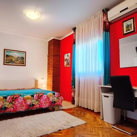 Apartman Ladybird プーラ エクステリア 写真